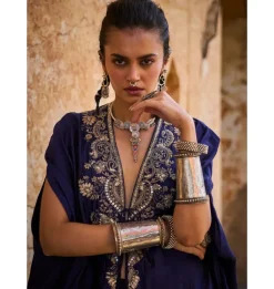 Aiekeyah Embroidered Cape Set