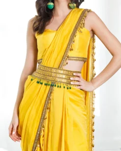 Azmi Outfit