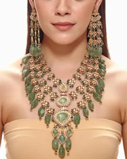 Carved Emerald And Kundan Necklace Set