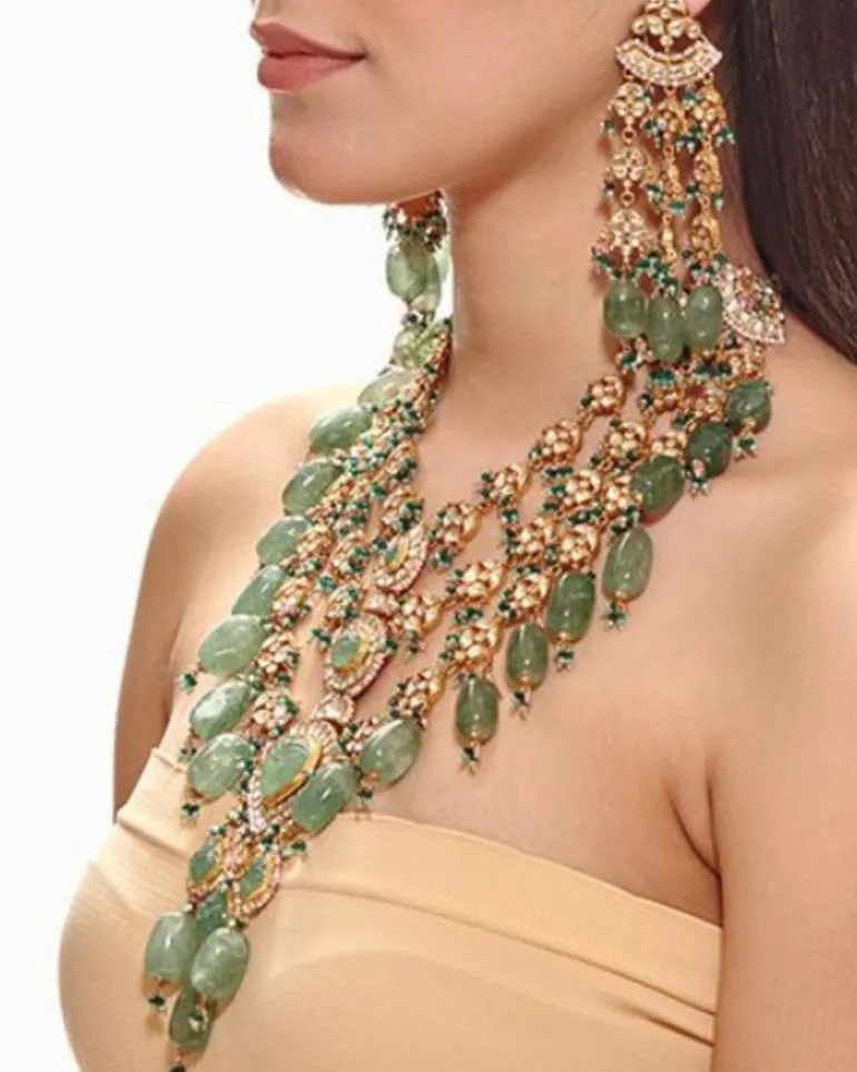 Carved Emerald And Kundan Necklace Set