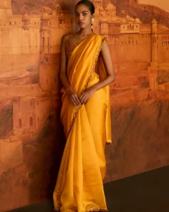 Choli Ke Peeche Sari Set