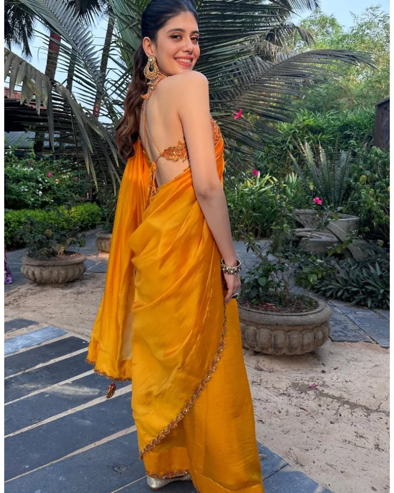 Choli Ke Peeche Sari Set