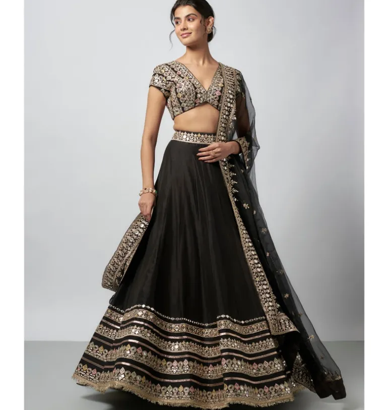 Maanyata Lehenga Set