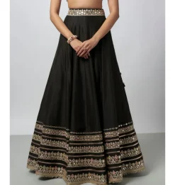 Maanyata Lehenga Set