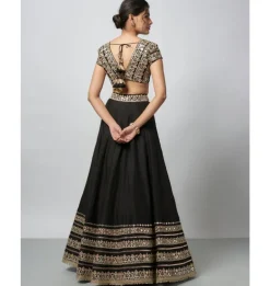Maanyata Lehenga Set