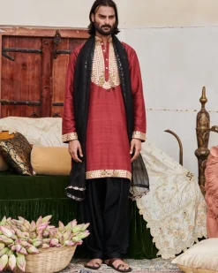 Naqsh Kurta Set