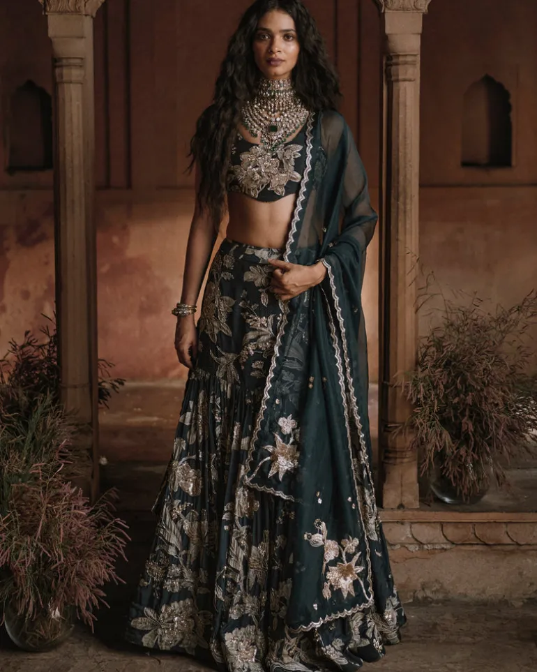 Romantic Mermaid Fit Roop Flip Bird Print Lehenga Set