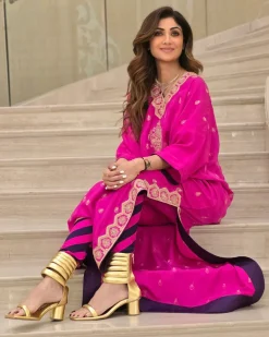 The Gulabi Gulaal Kaftan Set