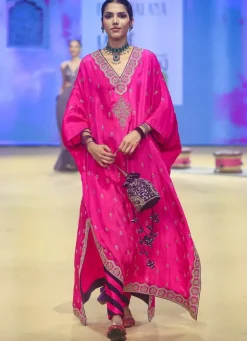 The Gulabi Gulaal Kaftan Set