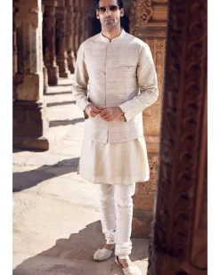 The Iconic Wing Pocket Textured Bundi Jacket With A Saada Kurta Set