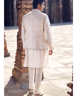 The Iconic Wing Pocket Textured Bundi Jacket With A Saada Kurta Set