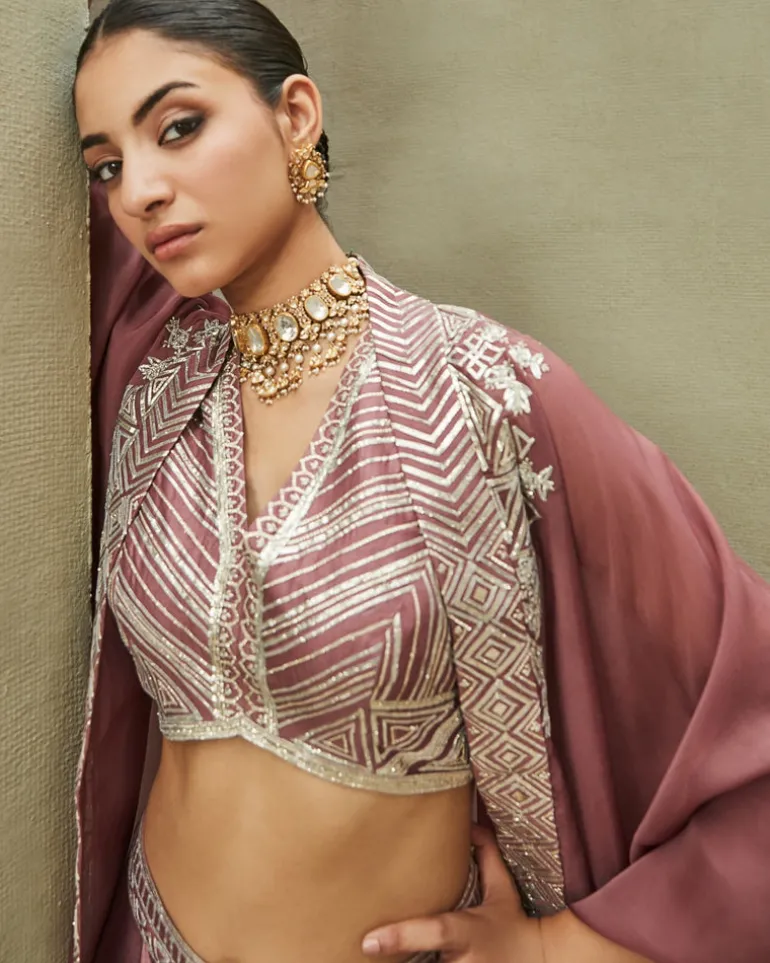 The New-India Cape Set