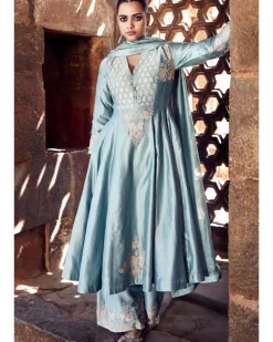 The Sona Patti Naqashi Kurta Set