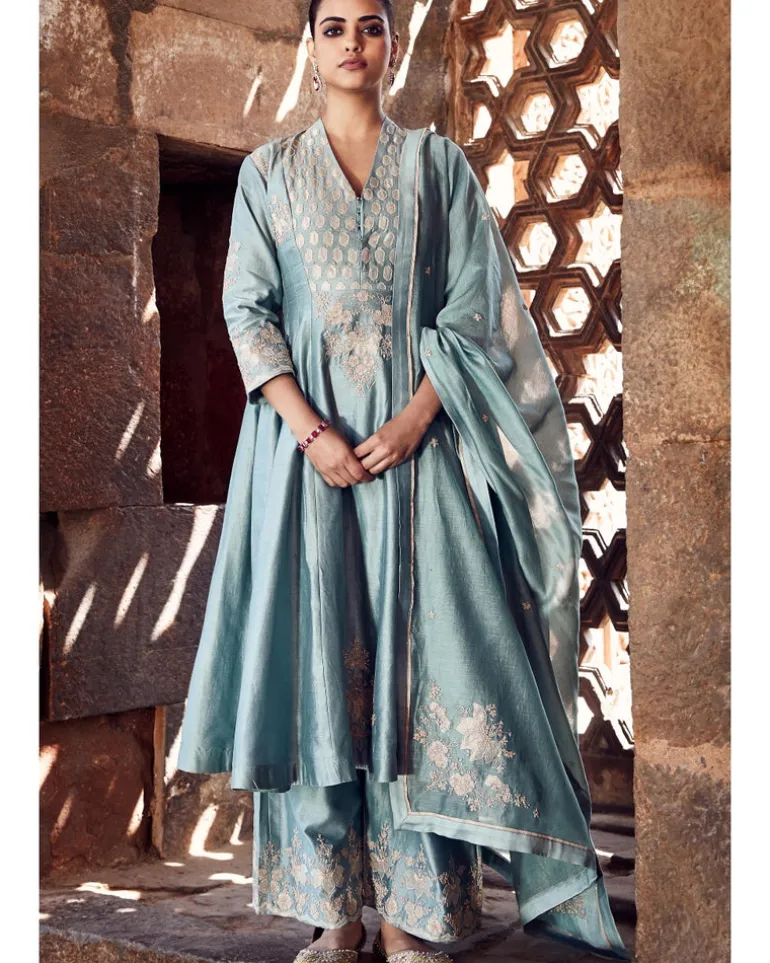 The Sona Patti Naqashi Kurta Set