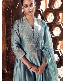 The Sona Patti Naqashi Kurta Set