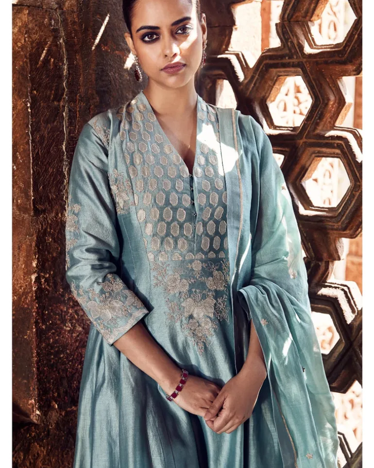 The Sona Patti Naqashi Kurta Set