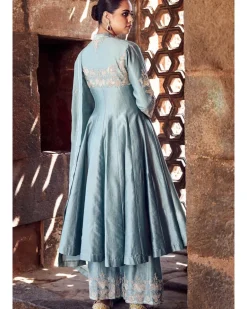 The Sona Patti Naqashi Kurta Set