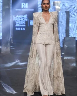 Valeriya Cape Set