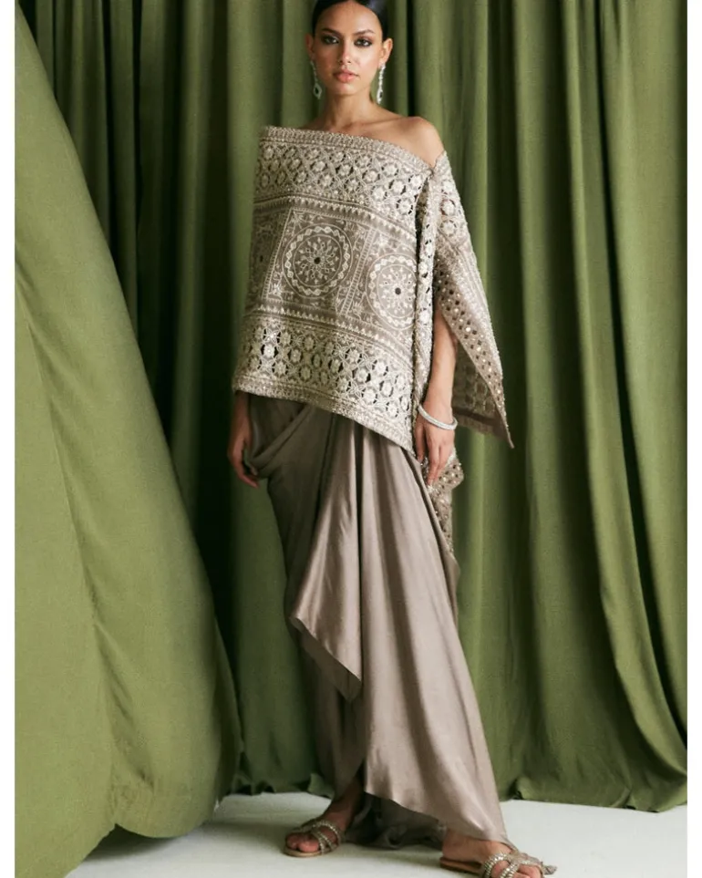 Wrap Stole With Bandeu And Pinched Skirt Set